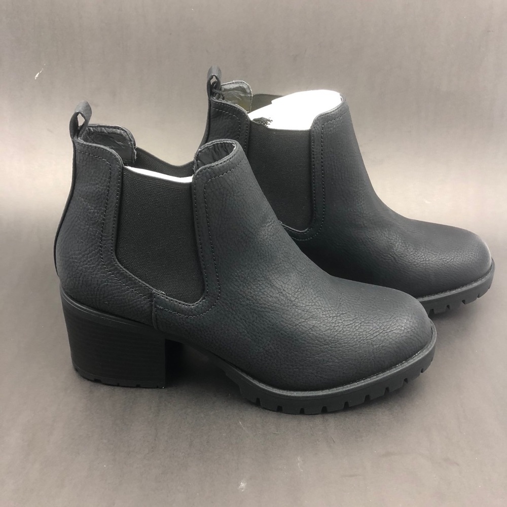 New Look Women’s Chunky Boots Size 7. New in Box